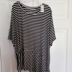Super soft asymmetrical T-shirt NWT